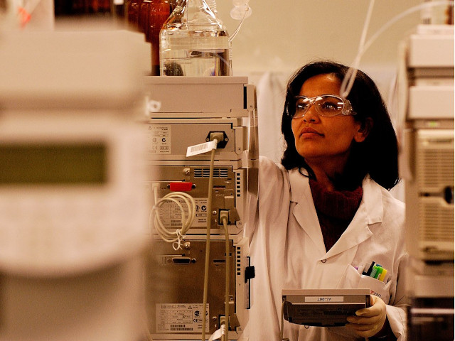 Scientist using High-Resolution Mass Spectrometry with Antisense capture for the bioanalysis of Oligonucleotide Therapeutic Candidates