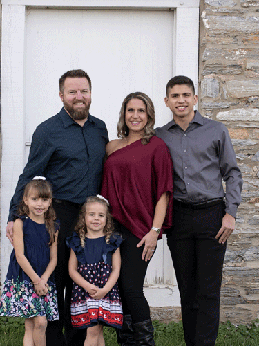 Dania Del Castillo-Pratts with her family