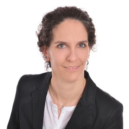 Eva Oswald Headshot