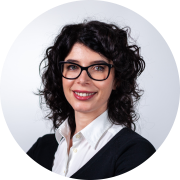 Roxana Redis Headshot