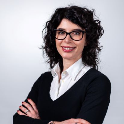 Roxana Redis Headshot