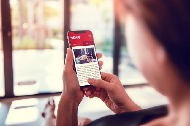 Person reading a story on a cellphone