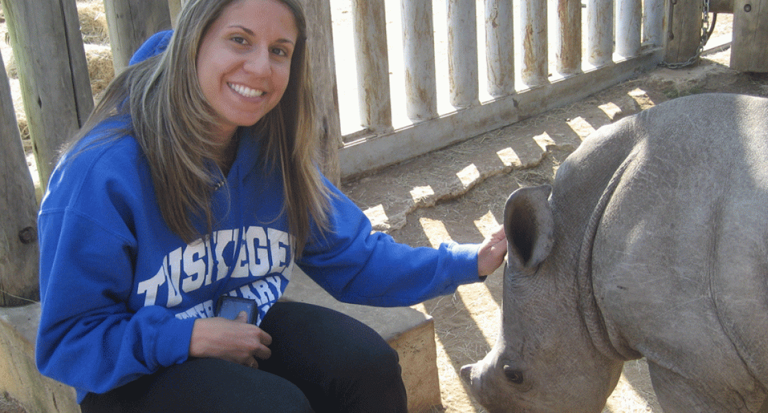 Veterinarian Dania Del Castillo-Pratts